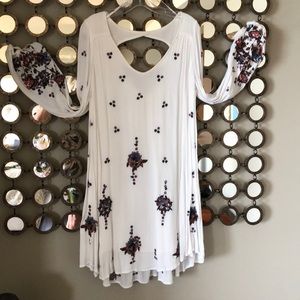 FREE PEOPLE white dress with embroidered flowers.